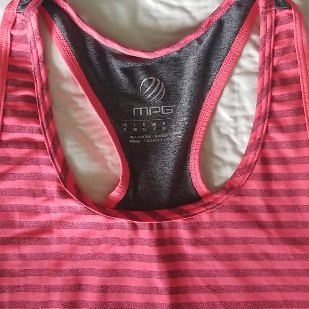 Womens MPG yoga/work out tank top, long length coverage Medium, New w/out tag